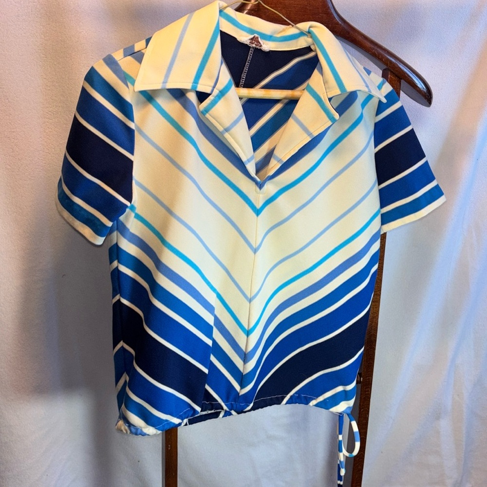 VINTAGE EL MAR 70s Elongated collar, V-neck side tie, polyester blouse top shirt